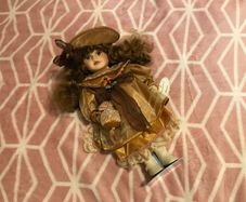 Porcelain doll.Leonardo collector. With tag