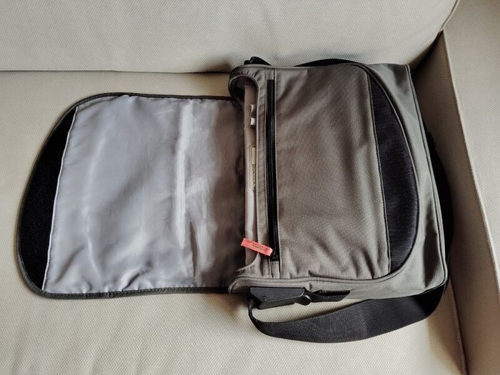 Tech air messenger / laptop bag