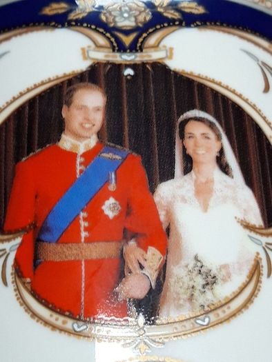 QUEEN ELIZABETH ll / Coronation June 2nd 1953 Mug / Prince William Royal wedding to Catherine Middleton 29th April  2011 Mug