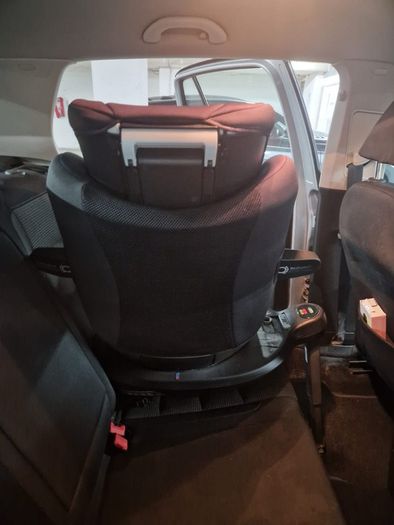 Joie i-Spin 360 child car seat in black