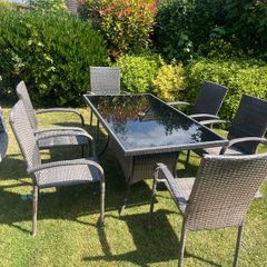Free Outdoor Dining Set