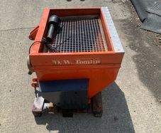 D.w. Tomlin salt spreader