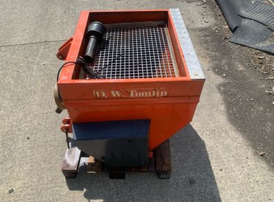 D.w. Tomlin salt spreader