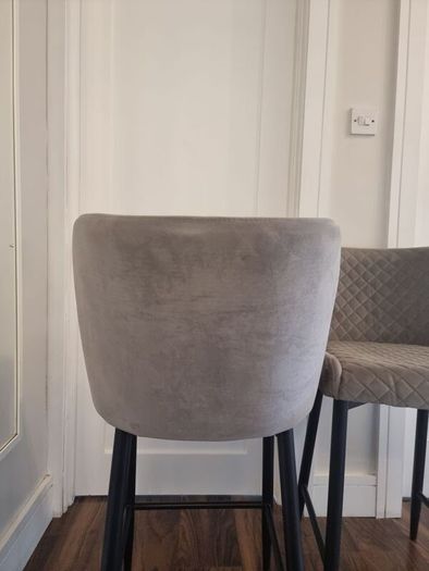 2 Bar Stools