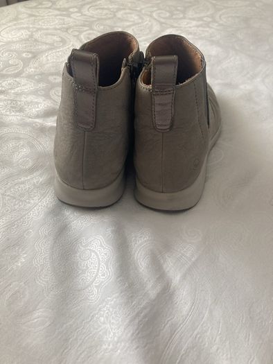 Ladies boots