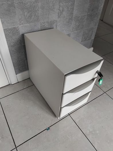 steel drawers/filing cabinet