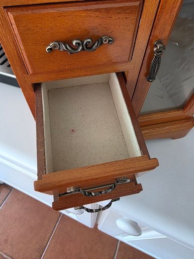 Jewelry box