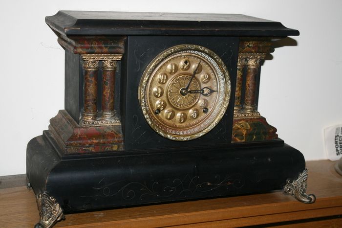 Vintage Clock (in working order )