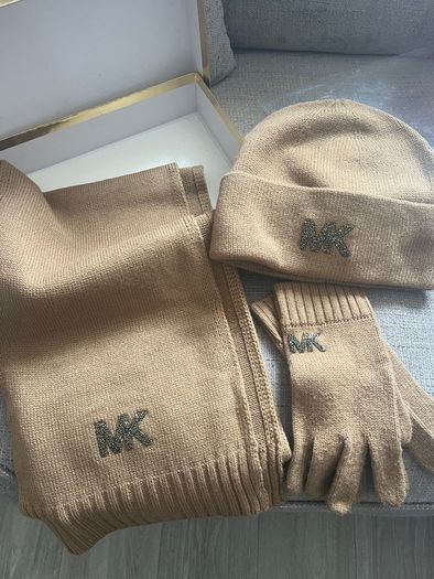 Set of scarf, hat and gloves Michael Kors