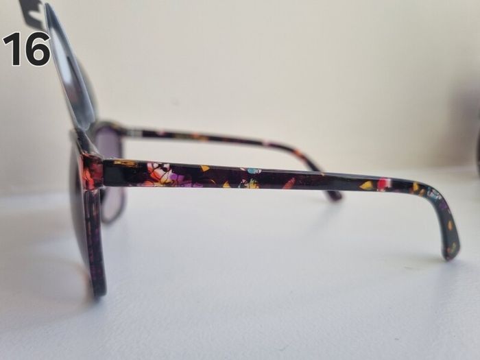 Foster Grant Sunglasses Brand New (2 for 15 Euro)