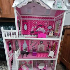 Large Dolls House