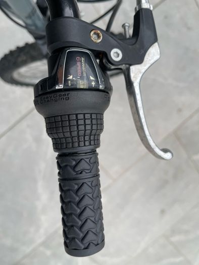 APOLLO XPANDER Junior Mountain Bike     20 inch Wheels     As New Condition
