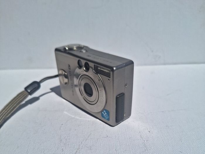 canon digital ixus v3 digital camera complete kit with box charger battery working
