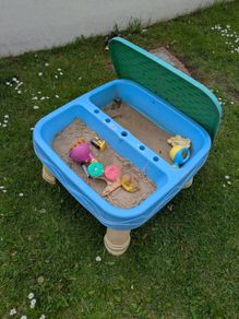 Sand and water table