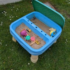 Sand and water table