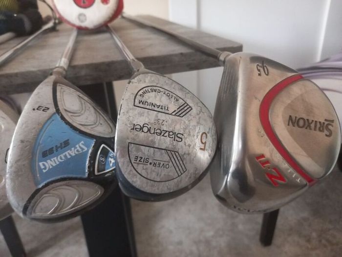 golf Set. golf clubs and bag.  Golf balls