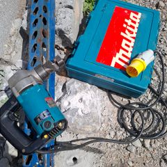Makita nibbler
