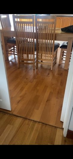 Wooden dining table and chairs - Extendable