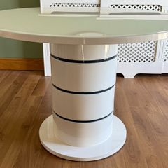 White Round  table