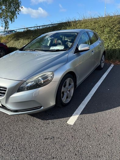 Volvo V40 2013 Automatic 1.6 TURBO PETROL Low kilometer 108,000km