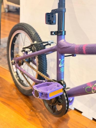 Bike - Carrera Cosmos 16" Kids + Stabilisers