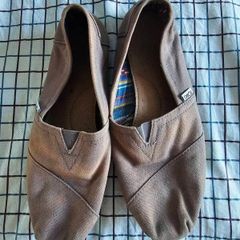 Toms UK 8