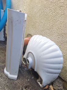 wash bassin with pedestal