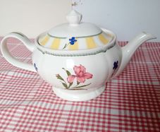Homecraft By Noritake Arklow Teapot,