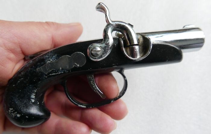 Vintage Japan Flintlock Pistol Lighter  (in working order)