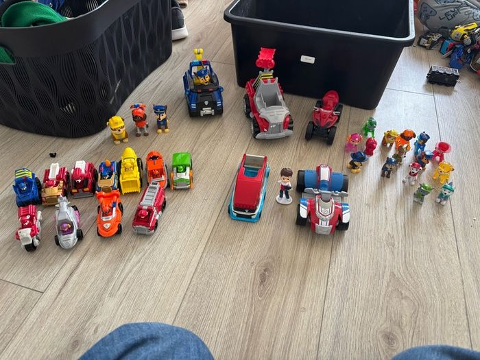 Paw patrol figures and cars