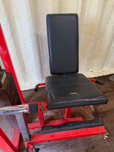 FREE  - leg extension machine