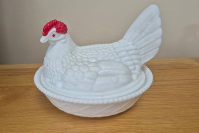 Beautiful Milk Glass Hen on Nest