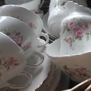 28piece Vintage Tea Set