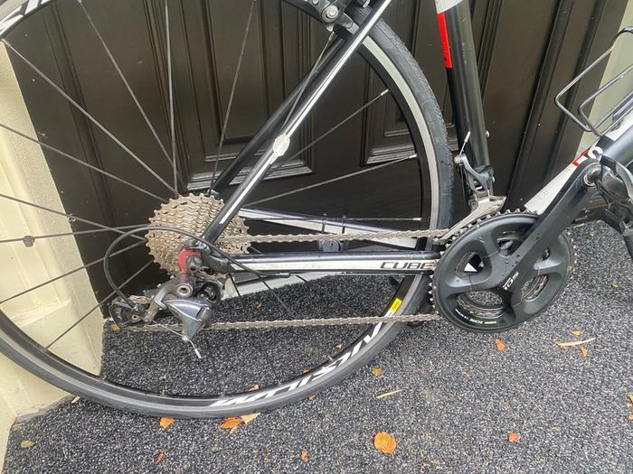 Like new Cube peloton SL 53cm shimano 105 mavic aksium wheels 700x25c wheels 2x11=22 speed comes with back bag holder bottle