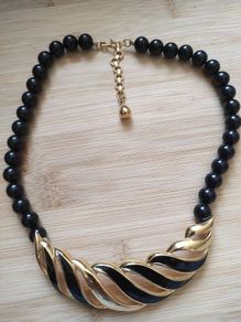 Monet necklace