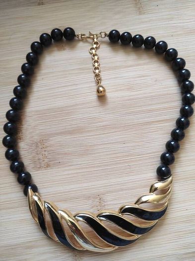 Monet necklace