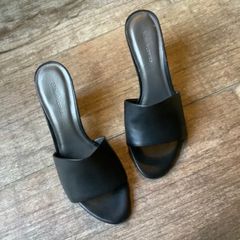 Black leather sandals/mules