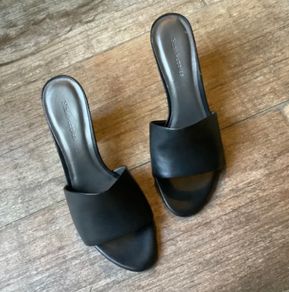 Black leather sandals/mules