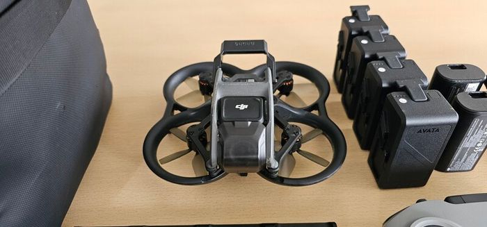 2x DJI Avata + DJI Goggles v2 + FPV controller + extras