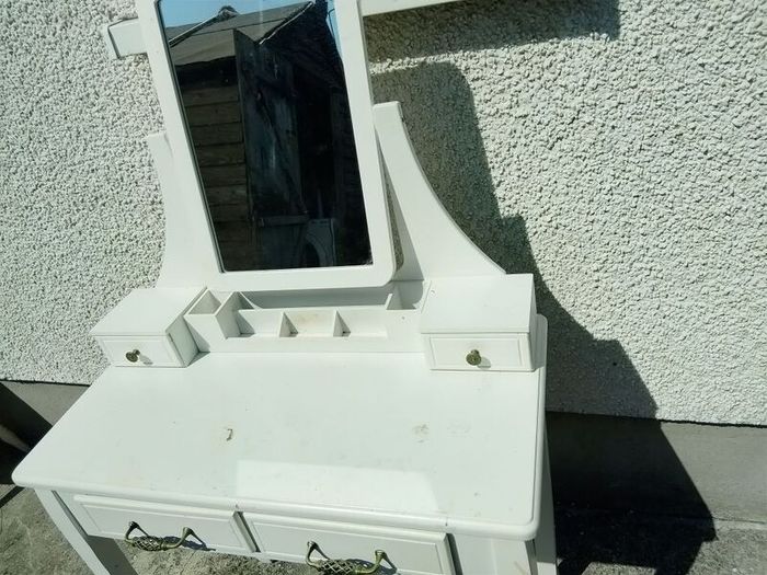 dressing table