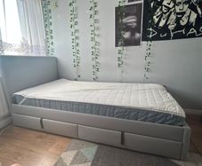 Single bed with mattress