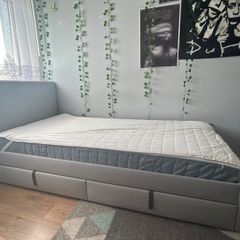 Single bed with mattress