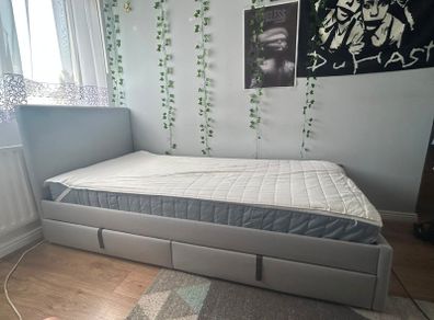 Single bed with mattress