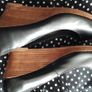 Black shoes with brown wedge heel Image 3