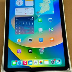 Apple iPad Air 5th Gen Wi-Fi, 10.9in - 64 GB Space Grey (Very Little Use)