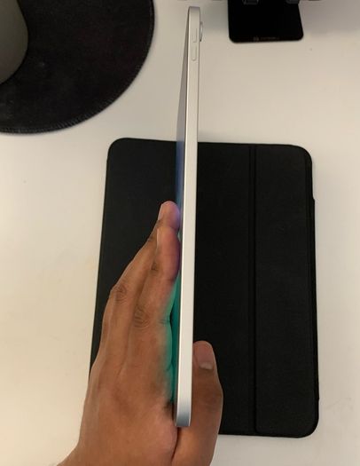 Apple iPad 10th Gen (256GB, Grey) in Excellent Condition