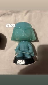 Multiple Star Wars funko pops and 1 Star Wars greedo chase pin