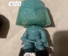 Multiple Star Wars funko pops and 1 Star Wars greedo chase pin
