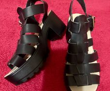 Chunky Buckle Sandal (Koi footwear) size 5