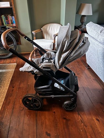 Nuna Mixx Next travel system including bassinet